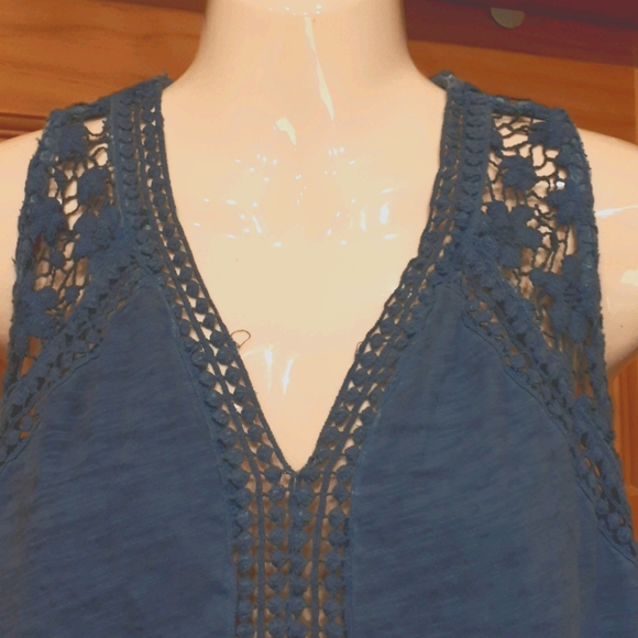 Top - Picture 2 of 4